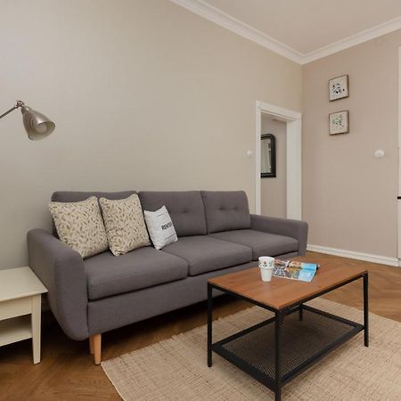 Metro Rondo Onz Apartment By Noclegi Renters Варшава Экстерьер фото